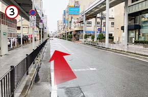 長住通を金町8の信号まで進みます。