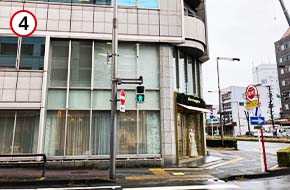 ウエディングドレスショップが1階に入るビルが目的地です。