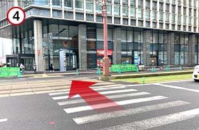 道を渡ったら、当事務所が入居しているビルの入り口です