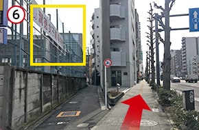 左手に『潤徳女子高等学校』が見えます。引き続き、直進します。