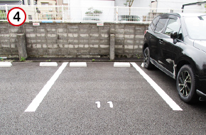 「11」番は無料でご使用いただけます。
※「11」以外は、他テナント様の駐車場のため駐車いただけません。
※こちらが空いていない場合には、別の無料の駐車場(1台分)をご案内いたします。
