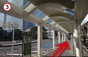 スロープの中をしばらく「直進」します。