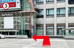 横断歩道を渡って銀天街に入ります。