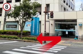 三番町通りに出ます。1階に三井住友信託銀行があるビルの4階が、ベリーベスト法律事務所 松山オフィスです。