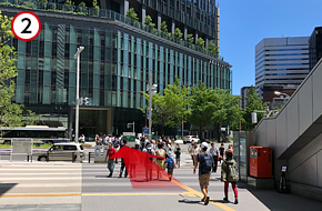 大名古屋ビルヂングを目指し、横断歩道を渡ります。