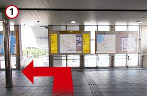 ゆいレール「県庁駅前」降車。改札を出て北口の階段へ。<br>
※エレベーターやエスカレーターは東口にございます。