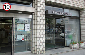 「奈良三和東洋ビル」入口よりお入りください。5階にてお待ちしております。