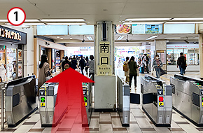 沼津駅「南口」の改札を出ます。