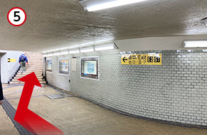 地上に出ます。