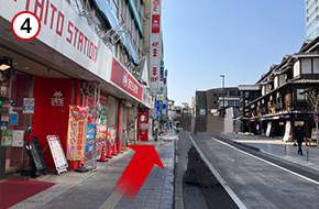 「お城通り」を直進します。