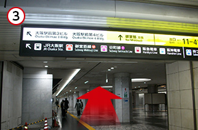 北新地駅の地下道に向かう出口を出てから、御堂筋方面に向かいます。