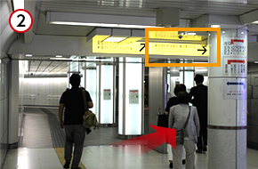 「東京医科大学病院・東京都庁」方面へ進みます。
