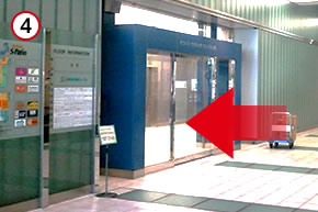 入口左手にあるエレベーターで7階へお越し下さい。