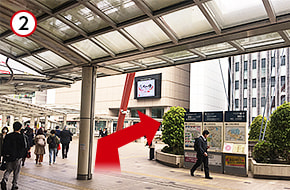 伊勢丹に向かって進みます。
