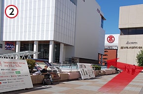 右手側の「OPA」方面へ向かいます。