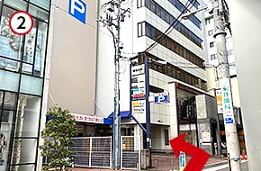 あべのHoopを抜け、向かって右手にある「東陽ビル」の5階です。