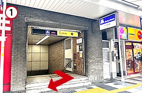 Osaka Metro、阪堺電気鉄道「阿倍野駅」1番出口を出て、あべの筋(府道30号)を直進します。