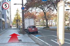 「北の新地」バス停で降りたら、右手へお進みください。