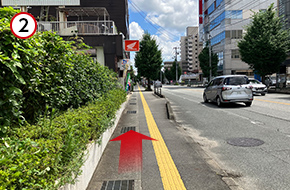 バスから降りたら、県道204号線沿いを宮野方面へ進みます。