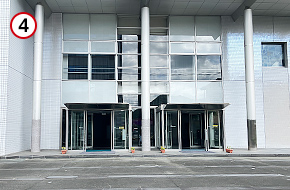 ビル入口がありますので、エレベーターで6階までお上がりください。