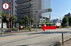 県道204号線から東側駐車場へ入場することが可能です。