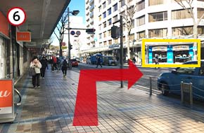 湘南信用金庫が見えましたら、横断歩道を渡ります。