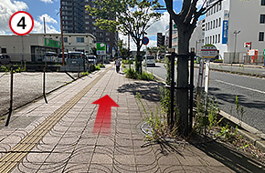 そのまま、あけぼの通りをまっすぐ進んでください。