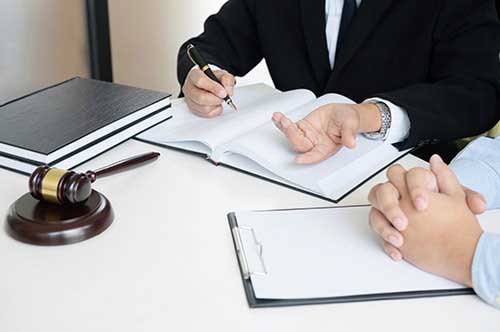 営業職が残業代請求をするなら、弁護士に相談を