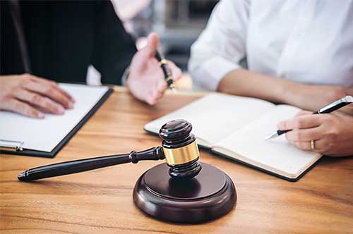 刑事事件に遭ってしまったら、弁護士に依頼した方が良い？