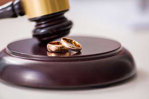 離婚裁判は大変？ 必要な準備とかかる時間、途中でやめる方法