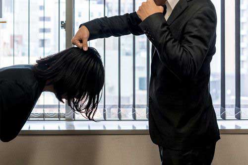 公務執行妨害は役所の職員相手でも成立？ 警察以外の対象者とライン