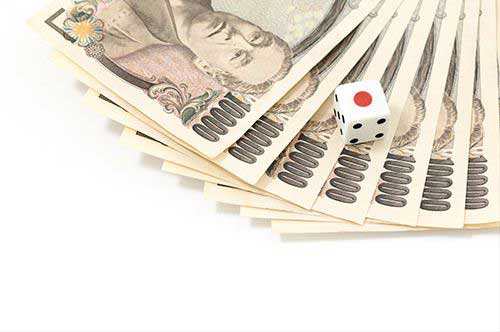 夫がギャンブル依存で困っている…。対処方法や、離婚の方法を解説。