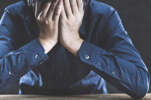 ストーカー加害者として慰謝料請求されたら？ 対応方法や逮捕の可能性を解説