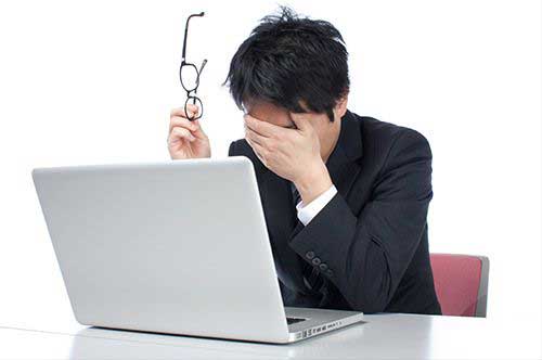 ネット上で風評被害に遭ったら損害賠償請求できる？ その手順や相談窓口とは