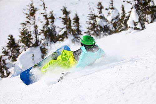 スキーやスノボの衝突事故、相手に損害賠償請求はできる？ ゲレンデ事故のポイントを弁護士が解説