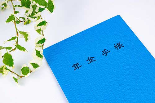 離婚後に元旦那が死亡…遺族年金はだれがもらう？ 確認すべき事項