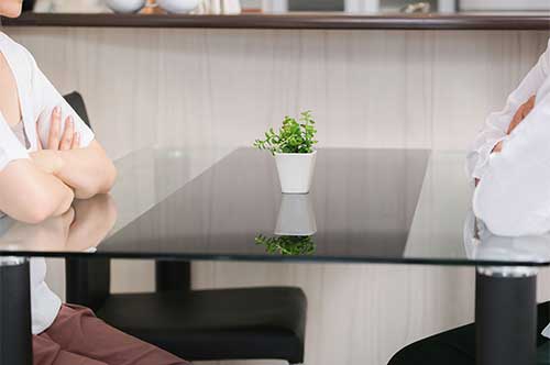 事実婚の解消における、慰謝料請求や財産分与の扱いを解説