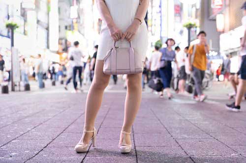 ガールズバーの店長が知っておくべき風営法違反と接待行為の注意点