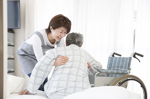 家族が介護事故に遭ったとき、損害賠償請求はどうする？