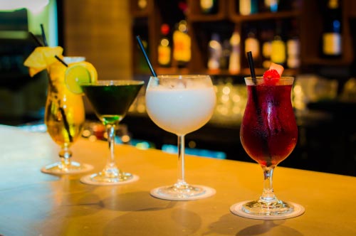 ガールズバーの開業許可と運営で、知っておくべき風営法とは