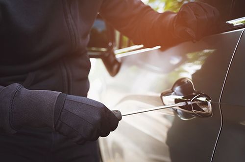 車上荒らし（車上ねらい）をした後日に逮捕される可能性や罰則・...