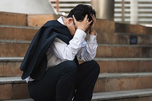 自爆営業とは？違法なケースや強要された場合の対処方法