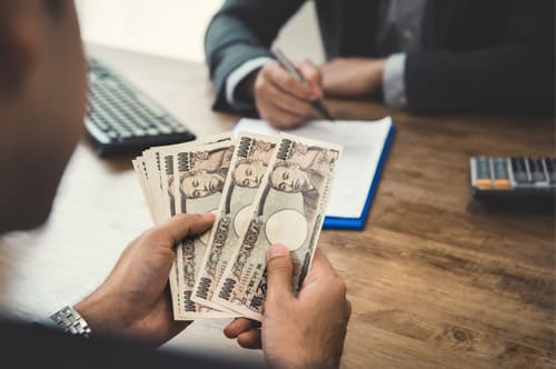 家族が闇金（ヤミ金）で逮捕されたらどうする？ 問われる罪と罰則