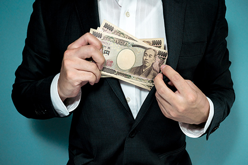 会社の経費やお金を勝手に使ったら犯罪？ 横領罪で逮捕されるケース