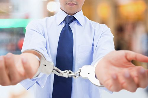 会社の経費を不正使用してしまった｜横領での逮捕や懲戒解雇の可能性