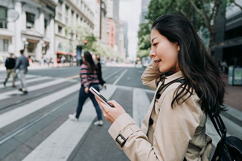 「体当たり男」は犯罪！ どのような刑罰に該当するのかを弁護士が解説