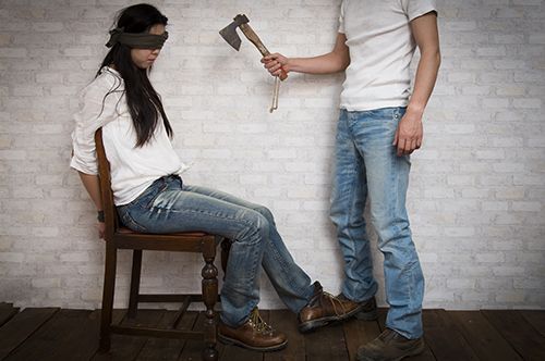 激しい束縛を理由に離婚できる？　よくあるケースと離婚の手続き