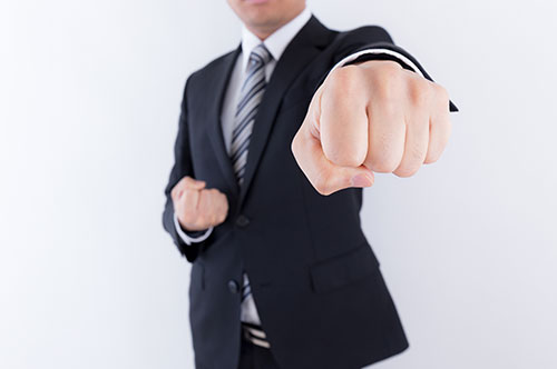 上司に殴られた！ 暴行の加害者に対して慰謝料請求を行う手順とは