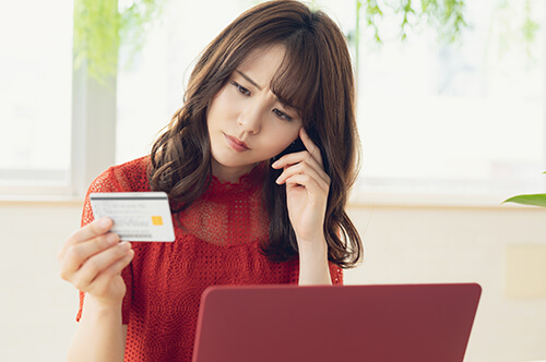 他人のクレジットカードを使ってしまった場合に問われる罪や量刑など