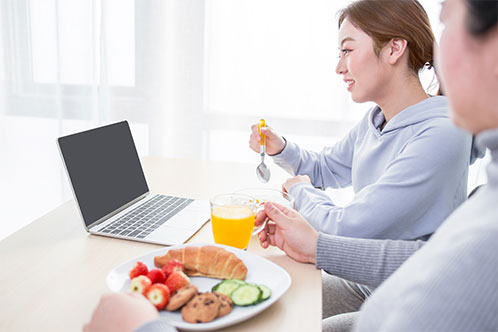 いつものランチミーティングが違法？ 労働時間に該当するのか解説